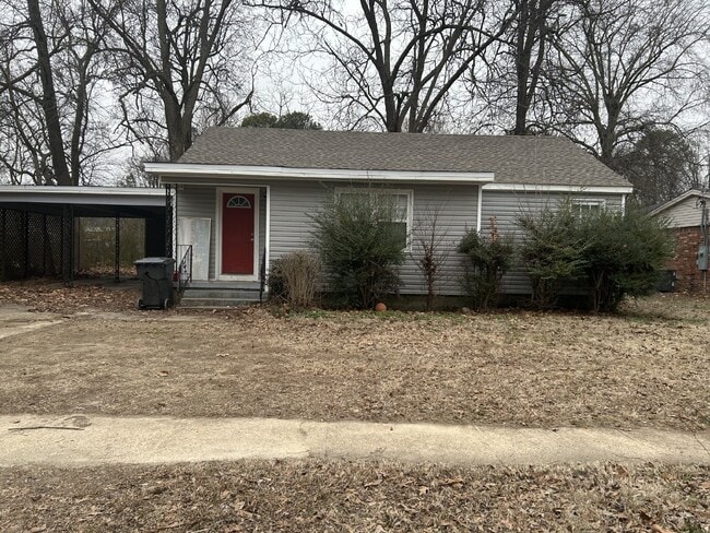 Primary Photo - "Charming 3-Bedroom Retreat on Holly Street - Spacious 1,618 Sq Ft with 1.5 Baths in Jonesboro!"