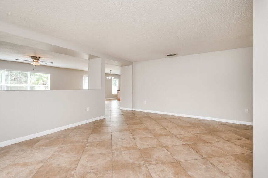Building Photo - 2117 Fleet Ct