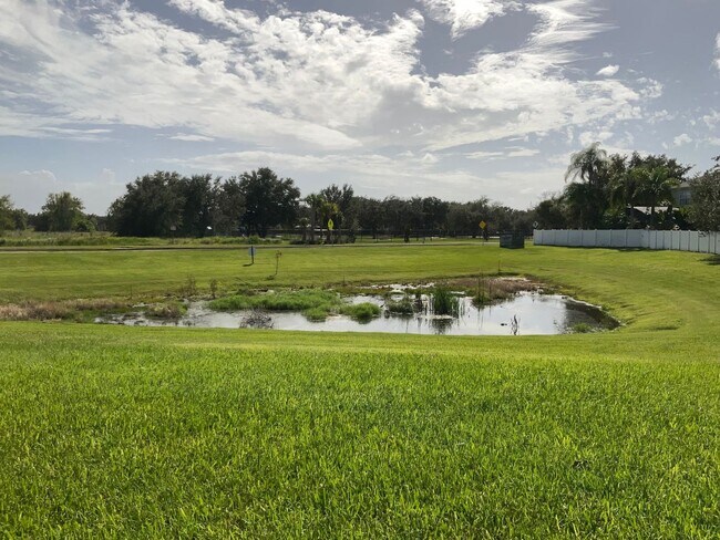 Building Photo - Single family home with 3 bedrooms, 2.5 ba...
