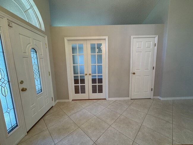 Building Photo - 4 Bedroom 2 Bathroom with Garage and Pool! Annual Rental