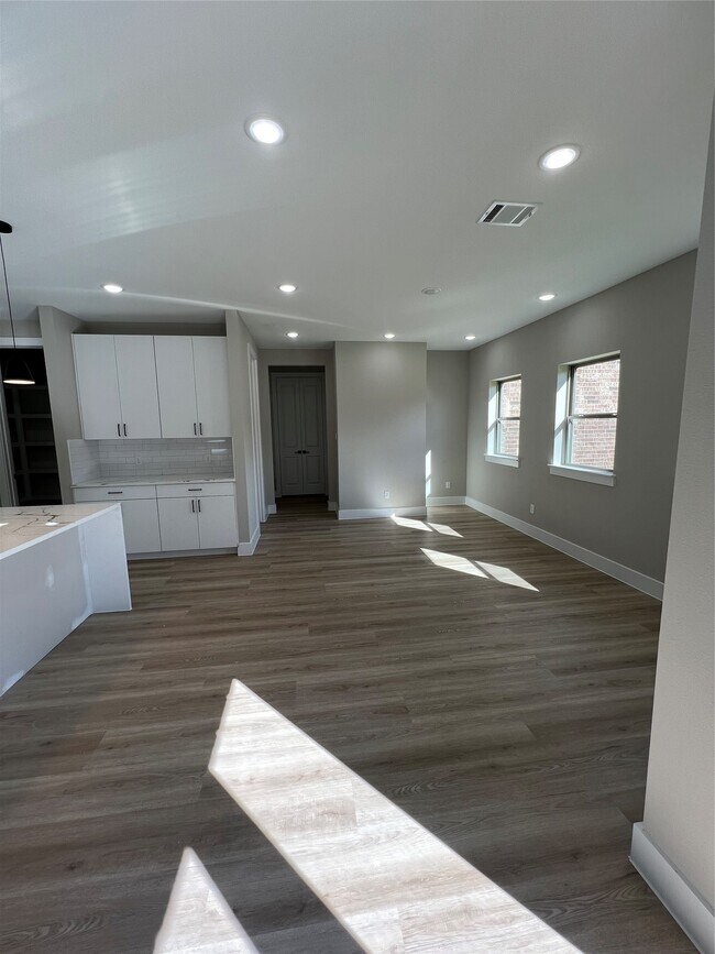 Building Photo - 2603 Piemonte Ave