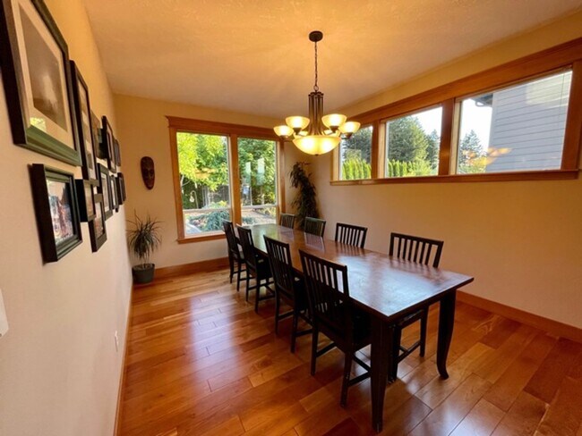 Building Photo - Application Pending - 4 Bedroom Home For R...