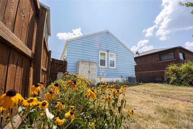 Building Photo - 2784 Monroe Ave
