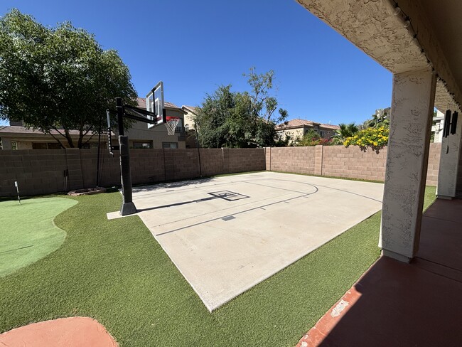 Building Photo - 461 W Flamingo Dr