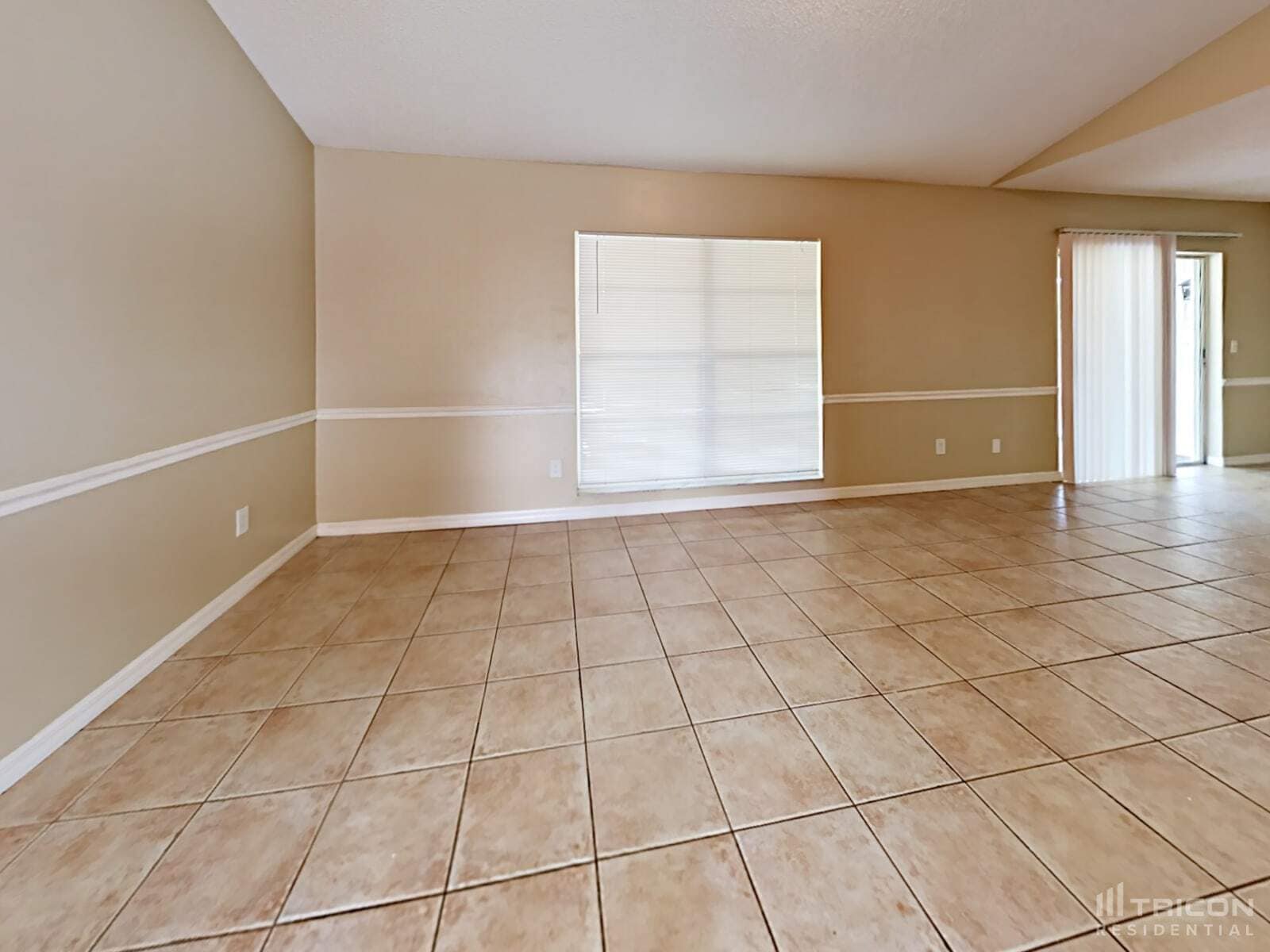 Building Photo - 1028 Hardwood Dr