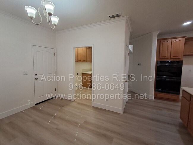 Building Photo - Action Properties R.E.S. Inc. Offering Beautiful Highland Park Single Story 3 Car, 4 Bedroom, Gar...