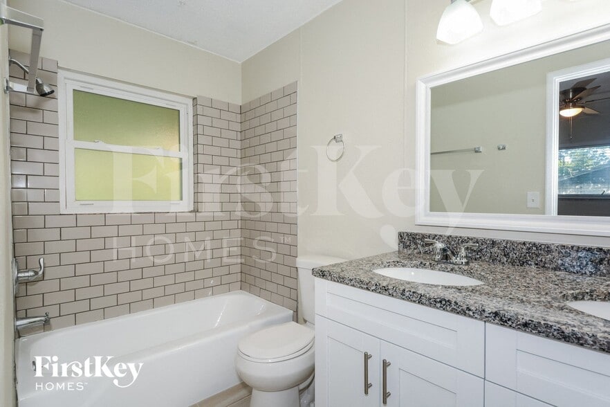 Building Photo - 4936 Bobbie Ave