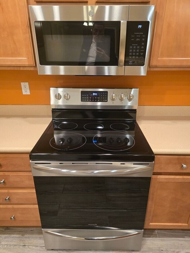 Building Photo - Beautiful 3 bedroom, 2 bath Home available