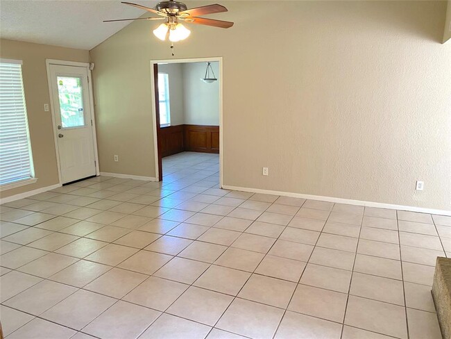 Building Photo - 323 Maybrook Dr