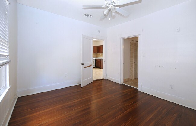 Building Photo - 120 N Edgewood St