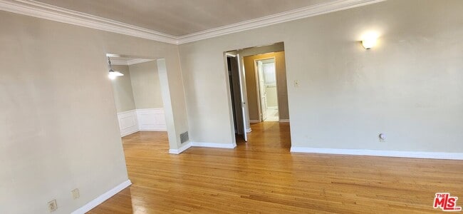 Building Photo - 1338 S Dunsmuir Ave