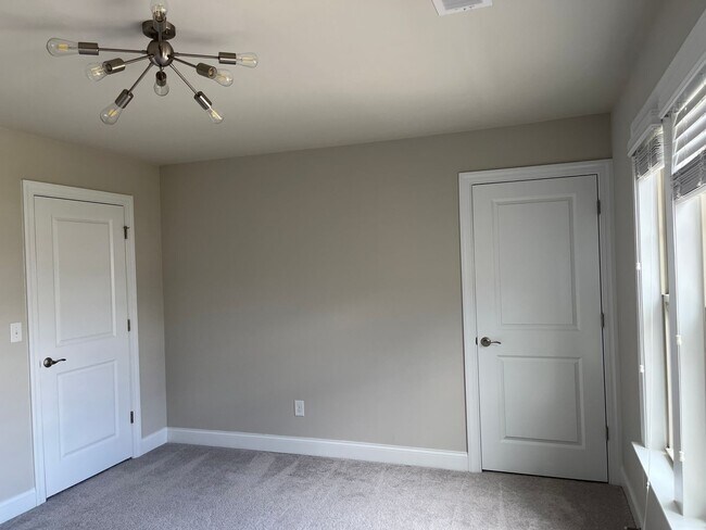 Building Photo - Must See! Beautiful 5/5 Home in Simpsonville!