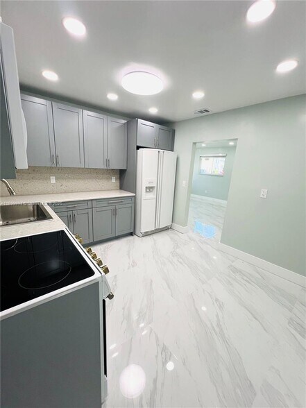 Building Photo - 10370 SW 174th Ter