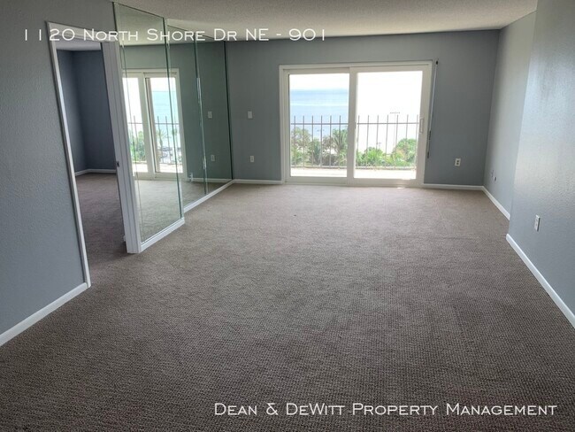 Building Photo - North Shore Condo with Amazing Water Views!