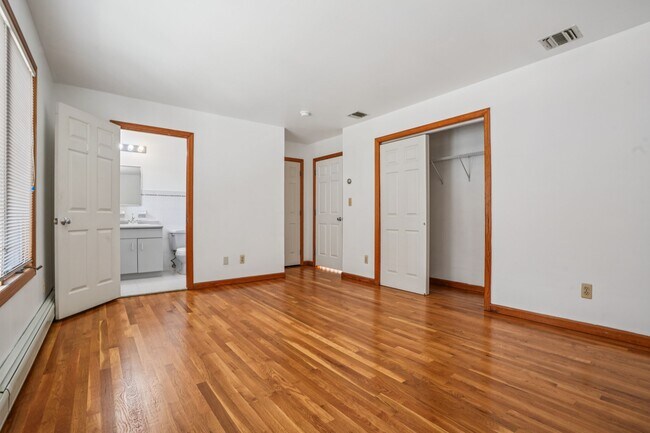 Building Photo - 2402 Hammett Ave