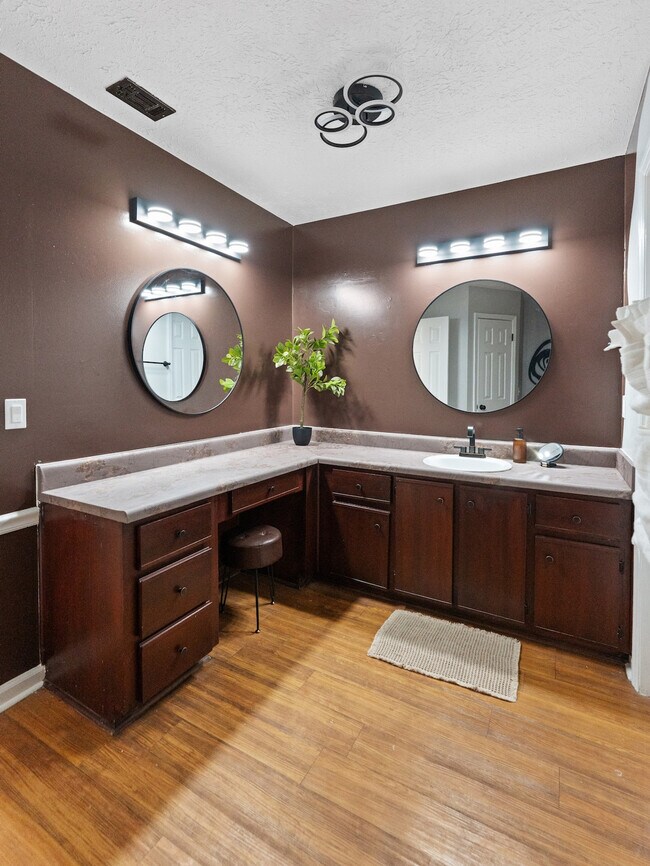 Building Photo - 102 Forestay Ct