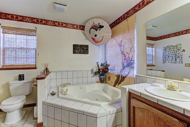 Building Photo - Beautiful 3 bedroom, 3 bath home in Lake W...
