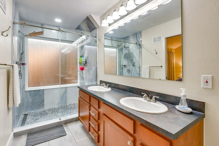 Building Photo - 7511 4th Ave W