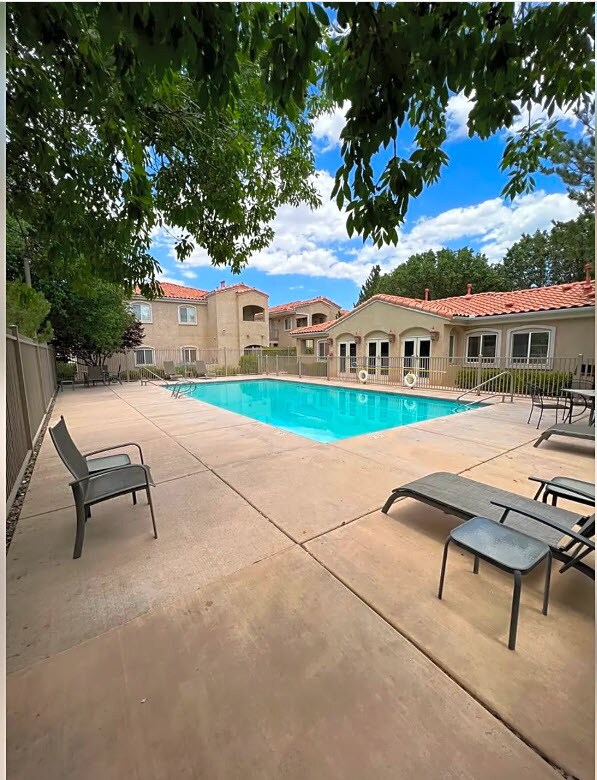 Building Photo - 6800 Vista Del Norte Dr NE