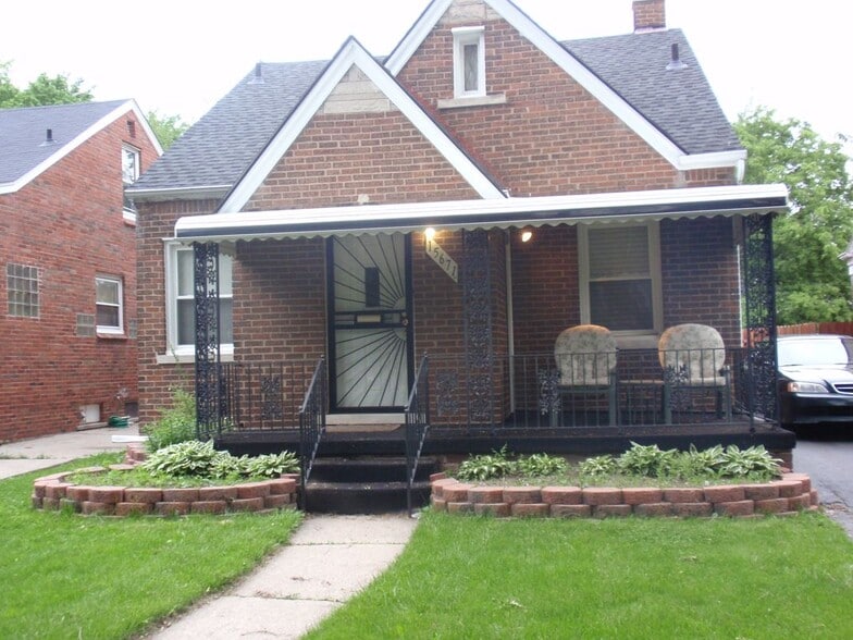 Primary Photo - 15671 Eastwood St