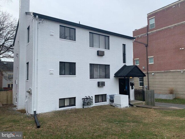 Building Photo - 4206 Washington Blvd