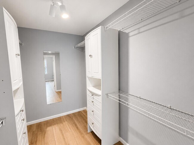 Building Photo - 3125 Oakland Shores Dr