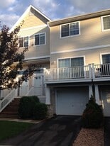Building Photo - 562 Willoughby Way W