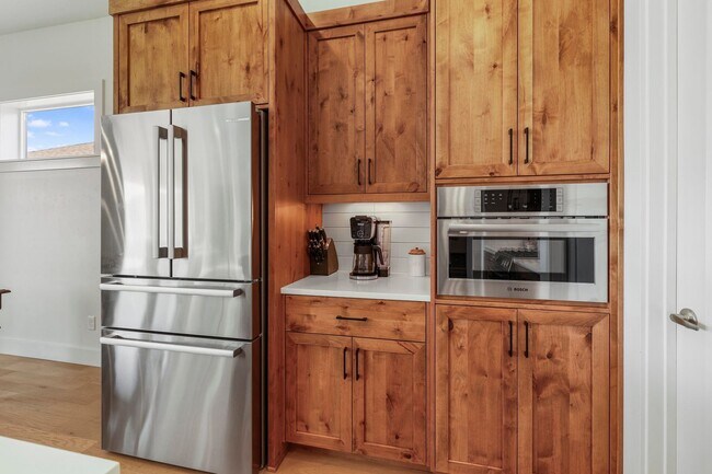Building Photo - Beautiful 4 bed 2.5 bath home