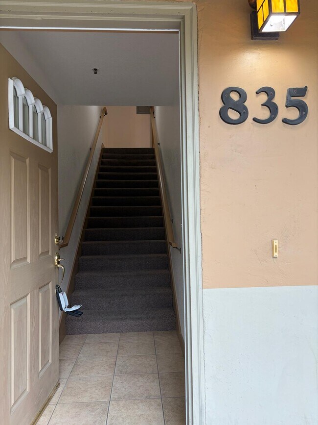 Building Photo - 835 H St