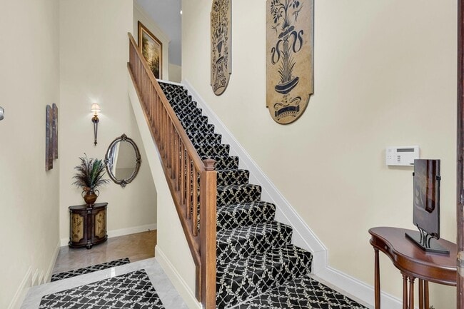 Building Photo - 222 Legendary Cir