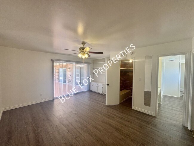 Building Photo - 900 E Vía Lucitas