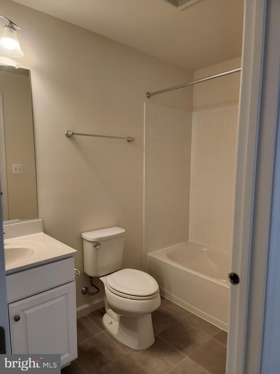 Building Photo - 25020 Cambridge Hl Ter