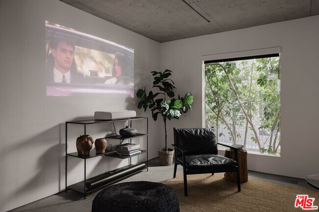 Building Photo - 533 Grand Blvd