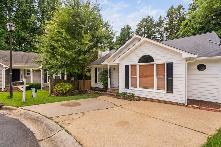Building Photo - 2912 Enson Pl
