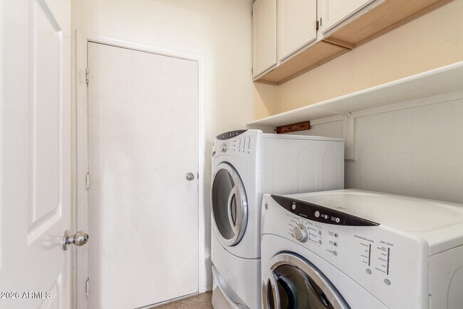 Building Photo - 1629 S Ash Dr