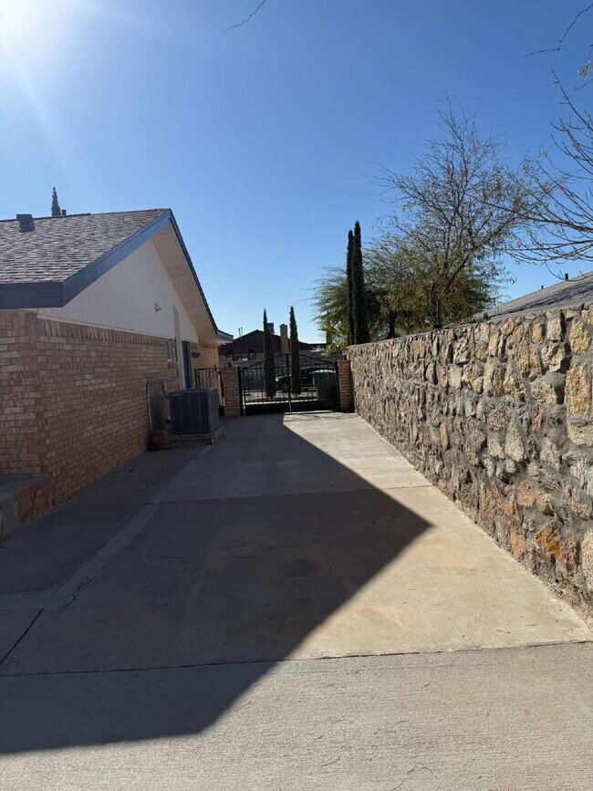 Building Photo - 3245 Nederland Ln