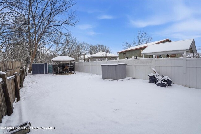 Building Photo - 239 Division St