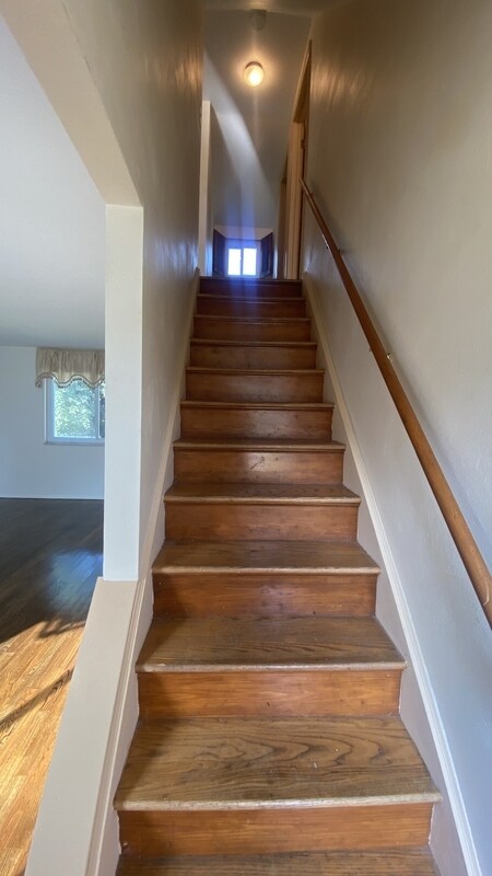 Building Photo - 121 Lois Dr