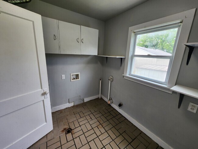 Building Photo - Charming 2 bedroom 1 bath home with recent...