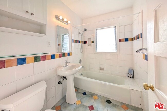 Building Photo - 942 Lincoln Blvd