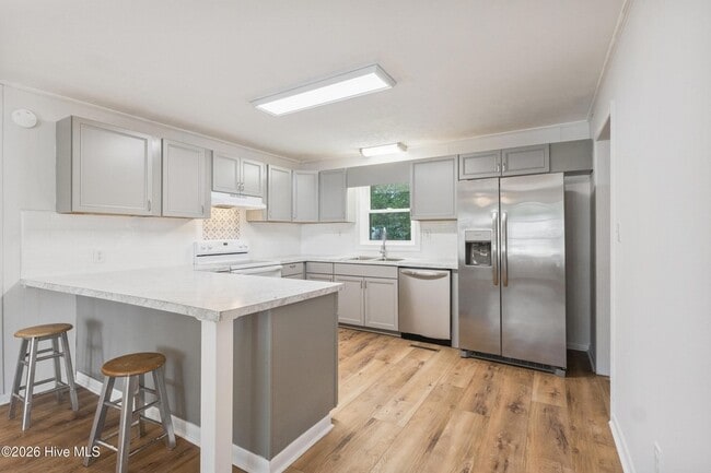 Building Photo - 1070 River Dr SW