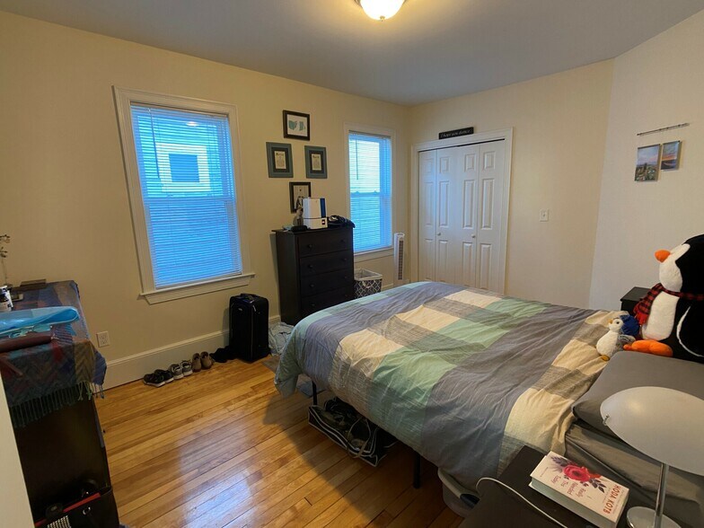 Building Photo - 15 Sargent Ave