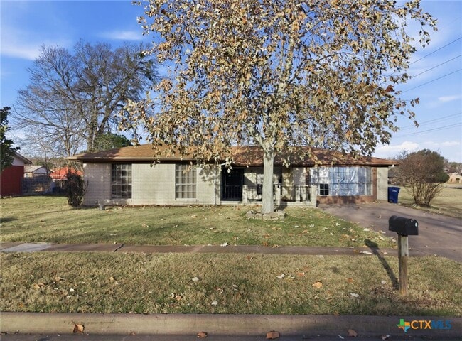 Building Photo - 610 Creek St