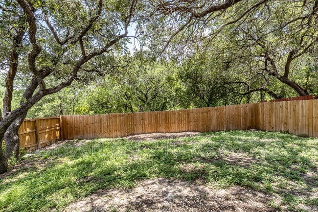 Building Photo - 802 Amber Knoll