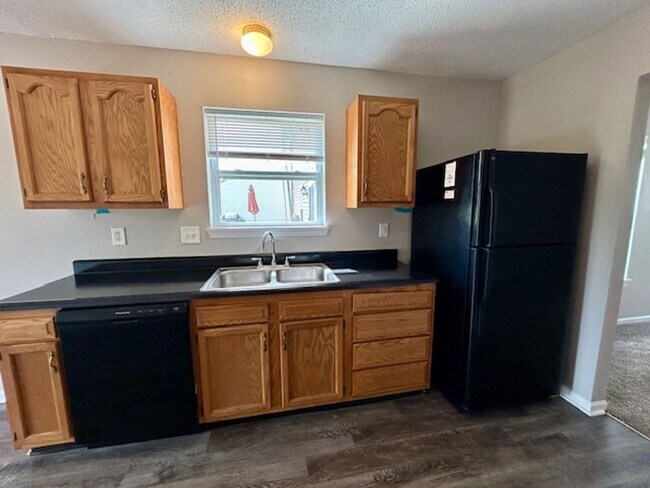 Building Photo - Beautiful 3 Bedroom 2 Bath Ranch On A Pond...