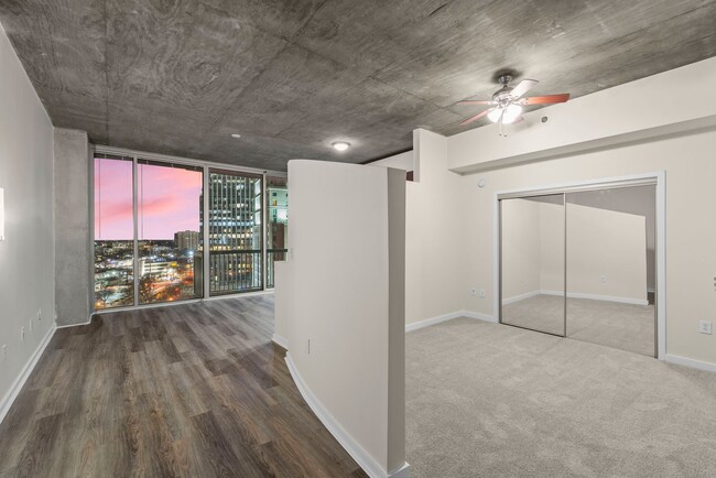 Building Photo - Gorgeous 1B/1B in Heart of Buckhead!