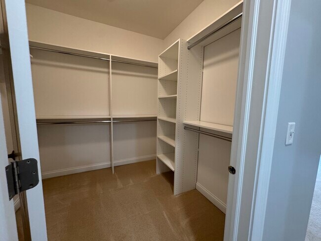 Building Photo - 1800 Amberley Ct