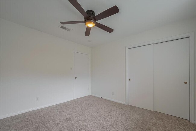 Building Photo - 605 Sorrento Dr