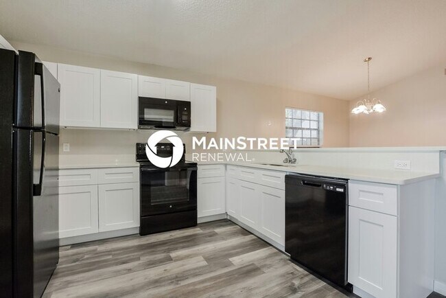 Building Photo - 3 Bedroom Pet-Friendly Home in KISSIMMEE, FL with Main Street Renewal