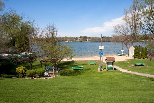 Building Photo - 6415 Londonderry Dr